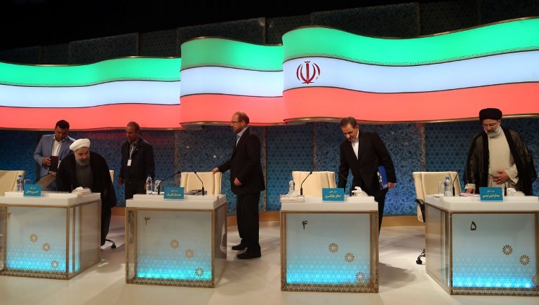 Les candidats à la présidence iranienne, de gauche à droite, Hassan Rouhani, Mohammad Baqer Qalibaf, Eshaq Jahangiri et Ebrahim Raisi lors d'un débat télévisé en direct sur la chaîne d"'état à Téhéran, le 28 avril 2017 (Crédit : Jamejamonline/Mehdi Dehghan/AFP)