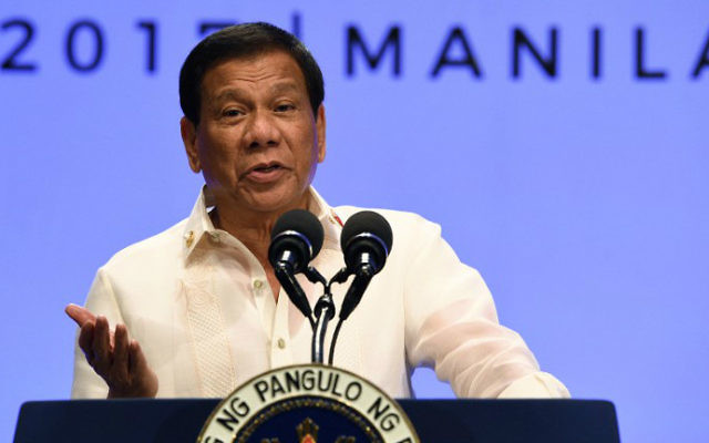 Rodrigo Duterte, président des Philippines, pendant une conférence de presse à la fin du sommet de l'ASEAN à Manille, le 29 avril 2017. (Crédit : Ted Aljibe/AFP)