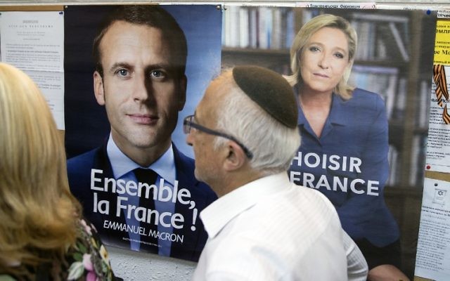 Bureau de vote du consulat français de Tel Aviv, le 7 mai 2017. (Crédit : Jack Guez/AFP)