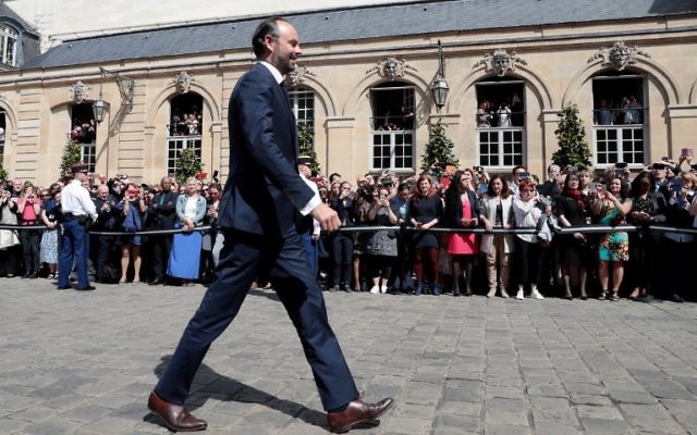 Edouard Philippe, nouveau Premier ministre français, à l'hôtel Matignon, à Paris, le 15 mai 2017. (Crédit : Joël Saget/AFP)