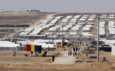 Photo d'illustration : Le camp de réfugiés syriens d'Azrak, en Jordanie, le 17 mai 2017. (Crédit : Ahmad Abdo/AFP)