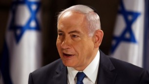 Le Premier ministre Benjamin Netanyahu lors d'une réunion du cabinet organisée dans les tunnels du mur Occidental, dans la Vieille Ville de Jérusalem, en l'honneur du 50e anniversaire de Yom Yeroushalayim, le 28 mai 2017. (Crédit : Gali Tibbon/AFP)