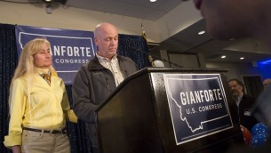 Le républicain Greg Gianforte, qui a remporté l'élection au Congrès du Montana, à Bozeman, le 25 mai 2017. (Crédit : Janie Osborne/Getty Images/AFP)