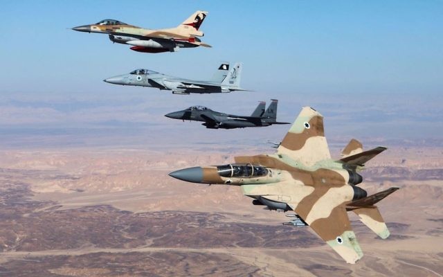 F-15 et F-16 israéliens et américains dans le sud d'Israël, en mai 2017. (Crédit : Unité des porte-paroles de l'armée israélienne)