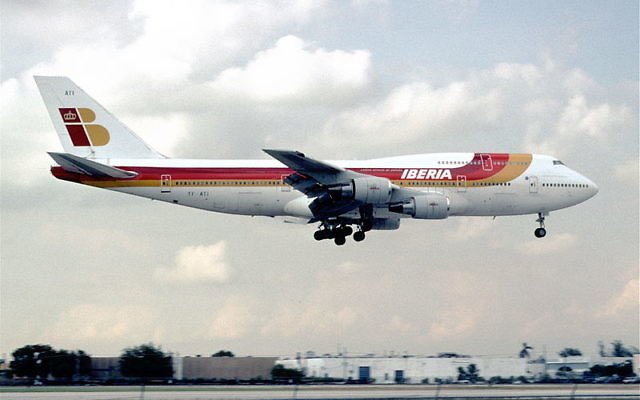 Illustration. Un avion de la compagnie Iberia s'approche de Miami, Floride, en 1985. (Crédit : CC-BY-SA: Aero Icarus/Wikimedia)