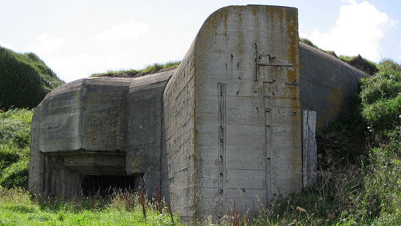 Un bunker allemand sur l'île d'Alderney, dans la Manche. Illustration. (Crédit : Andree Stephan/CC/WikiCommons)