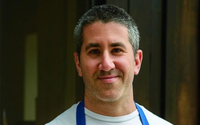 Le co-propriétaire du célèbre restaurant Zahav, le Chef  Michael Solomonov vient de recevoir le Prix du meilleur chef en 2017 décerné par la fondation James Beard - l'oscar du monde gastronomique (Autorisation  : Michael Persico)