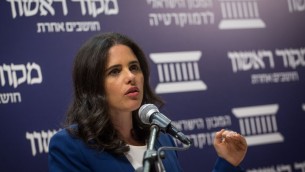 La ministre de la Justice Ayelet Shaked présente sa 'révolution législative' lors de la conférence de l'Institut de la démocratie israélienne et de Makor Rishon à Jérusalem, le 4 avril 2017 (Crédit : Hadas Parush/Flash90)