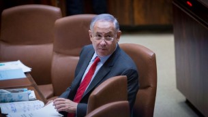 Le Premier ministre Benjamin Netanyahu à l'ouverture de la session d'été de la Knesset, le 8 mai 2017. (Crédit : Miriam Alster/Flash90)