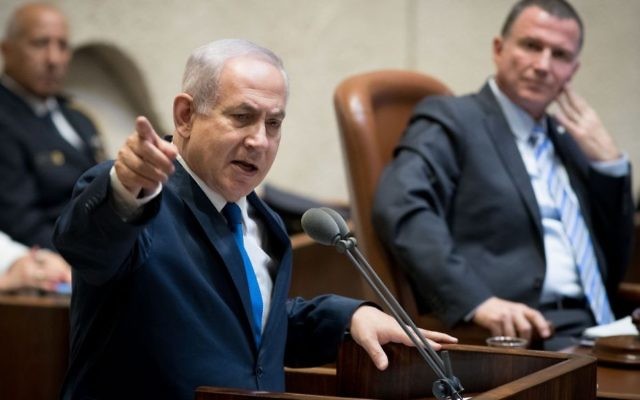 Le Premier ministre Benjamin Netanyahu devant la Knesset, à l'occasion des 50 ans de la guerre des Six Jours de 1967, le 24 mai 2017. (Crédit : Yonatan Sindel/Flash90)
