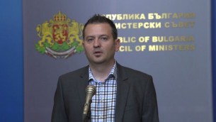 Pavel Tenev, vice-ministre bulgare de la Coopération régionale, qui a démissionné pour un salut nazi, le 17 mai 2017. (Crédit : capture d'écran YouTube/Vestnik Stroitel)