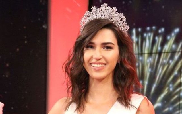 Rotem Rabi a reçu un grand nombre de soutiens en ligne ce qui lui a permis de gagner la couronne de Miss Israël (Crédit : Moshe Sasson / Courtoisie de La'isha via JTA)