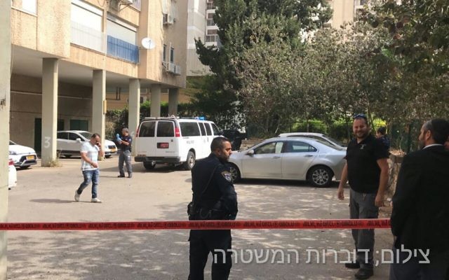 La police enquête sur les menaces du groupe « prix à payer » contre le maire de Ramat Hasharon, Avi Gruber, le 4 mai 2017 (Crédit : Porte-parole de la police)