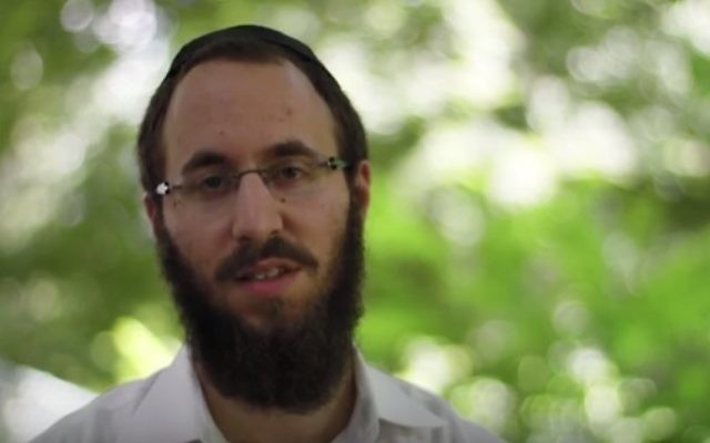 Le rabbin Levi Harlig  du Chabad Center of Southern Nevada (Crédit : capture d'écran YouTube)