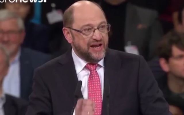 Le candidat social-démocrate à la chancellerie Martin Schulz a dénonce "les paroles anti-allemandes" de Marine Le Pen dans une interview publiée jeudi par le quotidien Ouest-France (Crédit: capture d'écran Libération)