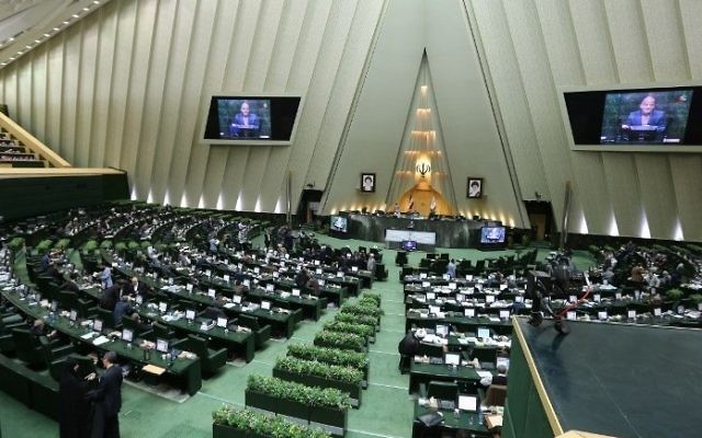 Session plénière au parlement iranien de Téhéran, le 1er mars 2016. Illustration. (Crédit : Atta Kenare/AFP)