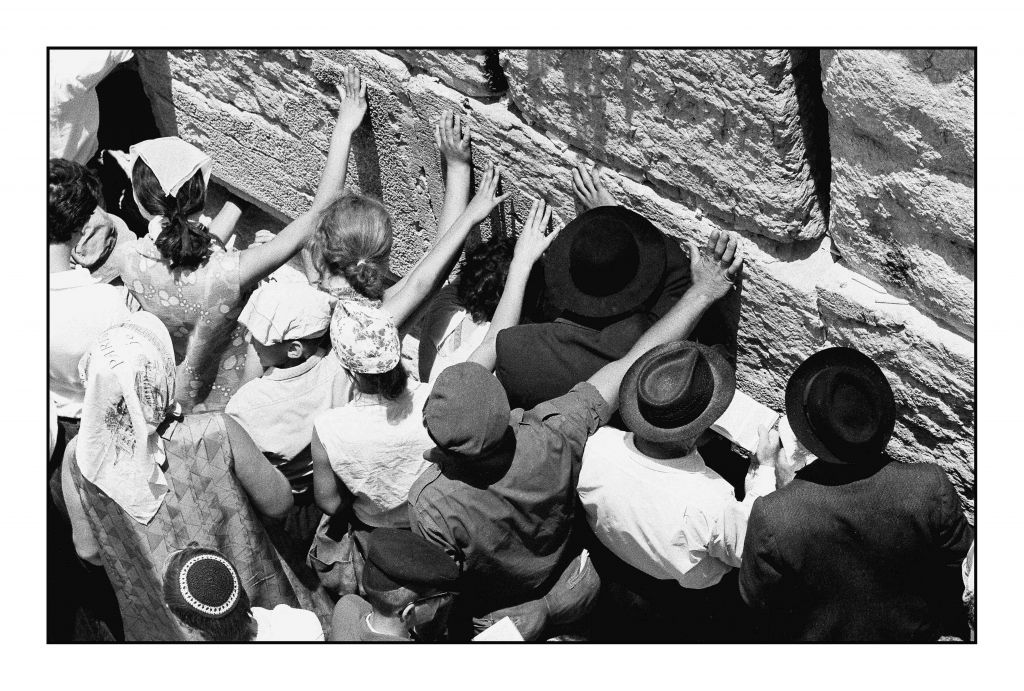 Le mur Occidental, en juin 1967. Jacques Héripret : « Ces photos ont paru dans le monde entier : elles ont fait l’actualité, aujourd’hui, elles font l’histoire. » (Crédit : Jacques Héripret) 
