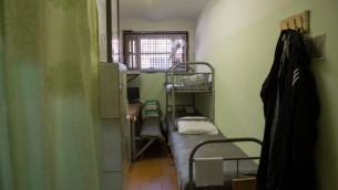 Une cellule dans le prison de Butryka, à Moscou (Crédit : Ambassade israélienne en Russie)