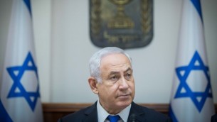 Le Premier ministre Benjamin Netanyahu pendant la réunion hebdomadaire de cabinet dans ses bureaux de Jérusalem, le 18 juin 2017. (Crédit : Yonatan Sindel/Flash90)