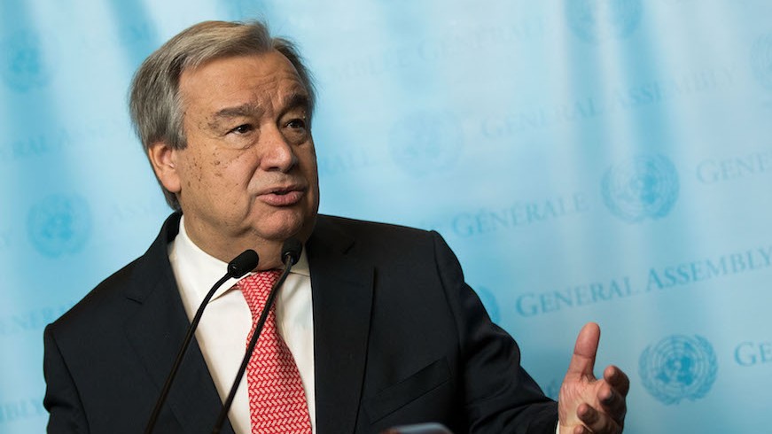 Le secrétaire général de l'ONU, Antonio Guterres, s'adressant aux journalistes au siège de l'ONU à New York, le 12 décembre 2016 (Crédit : Drew Angerer / Getty Images via JTA)