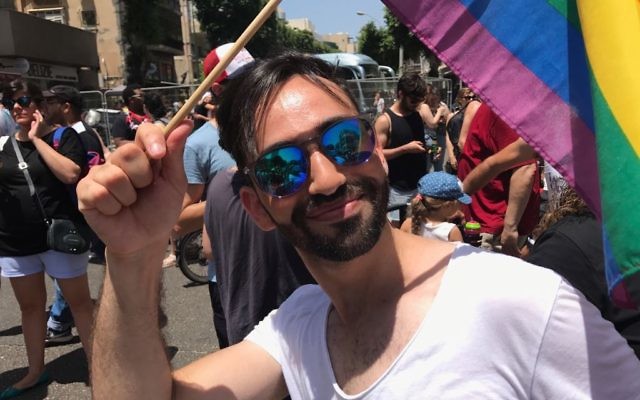 La Gay Pride 2017 de Tel Aviv, le 9 juin 2017. (Crédit : ⁠⁠⁠Miriam Hershlag/Times of Israël)