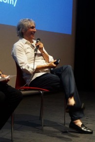 Alain Goldman répond aux questions des spectateurs à l'issue de la projection du film "HHhH" à Tel Aviv, en juin 2017. (Crédit : Camille Goldman)
