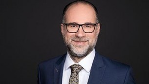 L'avocat André Nourbakhsch. (Crédit : Ayse Catik/ autorisation de .rka Law)