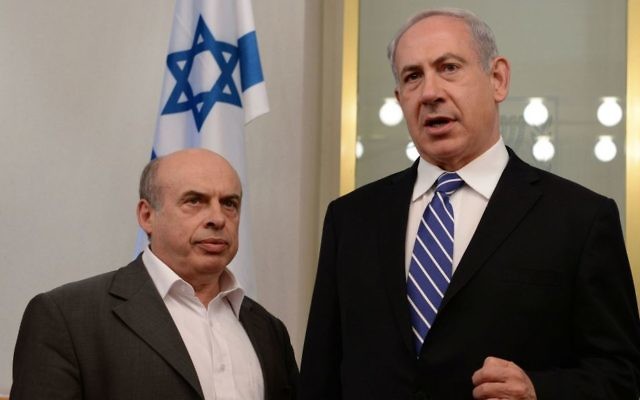 Le Premier ministre Benjamin Netanyahu  avec le président de l'Agence juive Natan Sharansky, le 18 juin 2013. (Crédit : Kobi Gideon/GPO/Flash90)