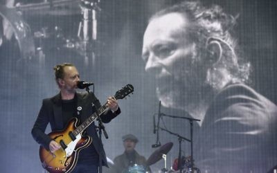 Le leader de Radiohead Thom Yorke sur la scène principale du festival de musique de TRNSMT de  Glasgow le 7 juillet 2017 (Crédit : Andy Buchanan/Digital/AFP)