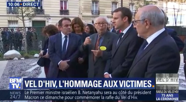 (Depuis la gauche) Joel Mergui, Serge Klarsfeld, Emmanuel Macron et Francis Kalifat, le 16 juillet 2017 (Crédit : Capture d'écran BFMTV)