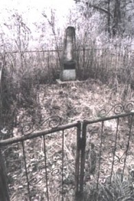 Le monument pour les Juifs massacrés à Begoml en 1941. (Domaine public)