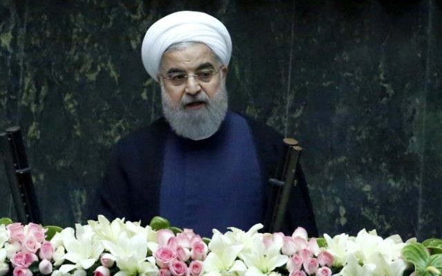 Hassan Rouhani, le président iranien, devant le parlement, à Téhéran, le 5 août 2017. (Crédit : Atta Kenare/AFP)