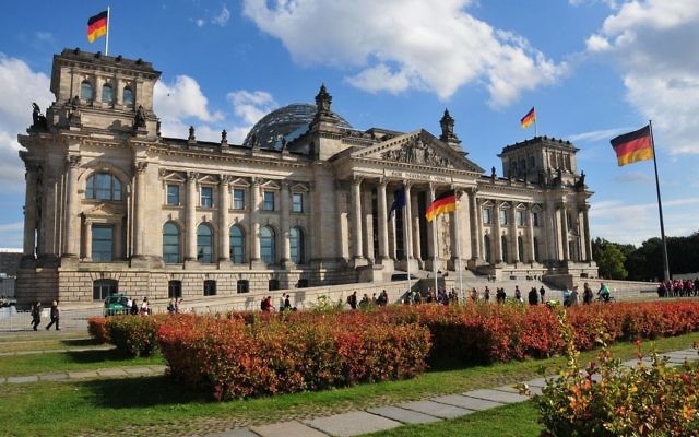 Palais du Reichstag à Berlin, en septembre 2012 (Crédit : Hofec, Switzerland/Wikimedia commons/CC BY-SA 3.0)