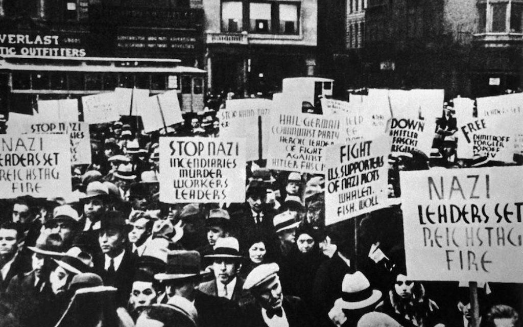 Manifestation devant la légation allemande, à New York, en 1933. (Crédit : Keystone-France/Gamma-Keystone via Getty Images)