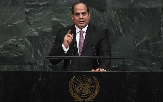 Le président égyptien Abdel Fattah el-Sissi devant la 72e Assemblée générale des Nations unies, à New York, le 19 septembre 2017. (Crédit : Jewel Samad/AFP)
