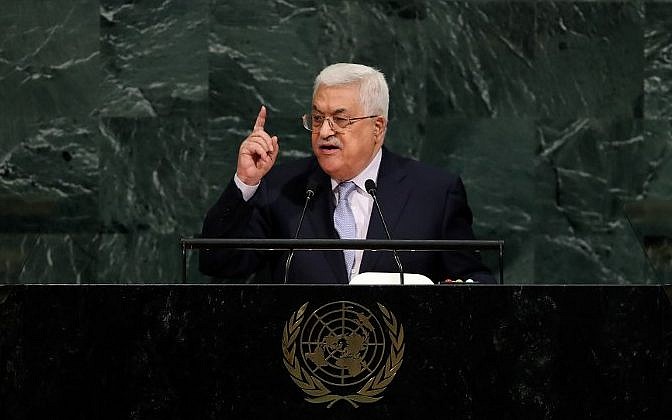 Le président de l'Autorité palestinienne Mahmoud Abbas à la tribune de l'Assemblée générale des Nations unies au siège de l'ONU à New York, le 20 septembre 2017 (Crédit : Drew Angerer/Getty Images/AFP)