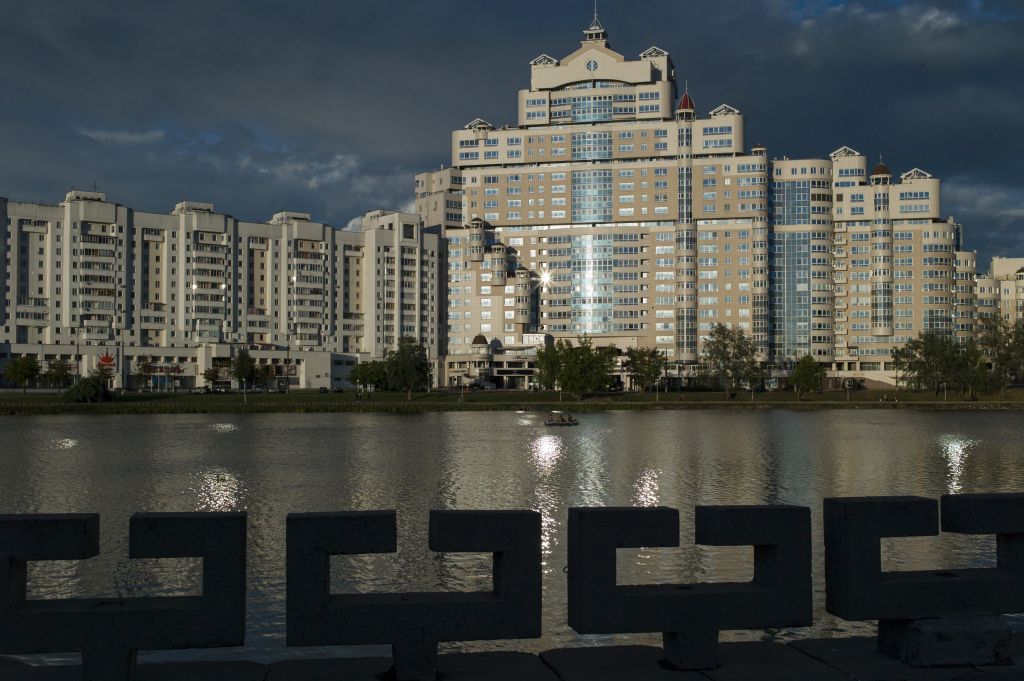 Un immeuble résidentiel à Minsk, en Biélorussie, en juillet 2017 (Crédit : Dan Kitwood / Getty Images / via JTA)