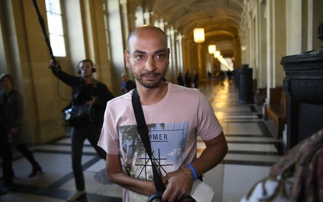 Abdelghani Merah, le frère ainé de Mohamed Merah auteur des tueries de Toulouse et de Montauban en 2012, au palais de justice de Paris, le 16 octobre 2017. (Crédit : Lionel Bonaventure/AFP)