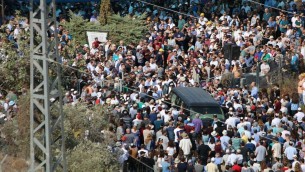 Les funérailles de Reuven Schmerling dans l'implantation d'Elkana, en Cisjordanie, le 6 octobre 2017. (Crédit : Dani Sitron)
