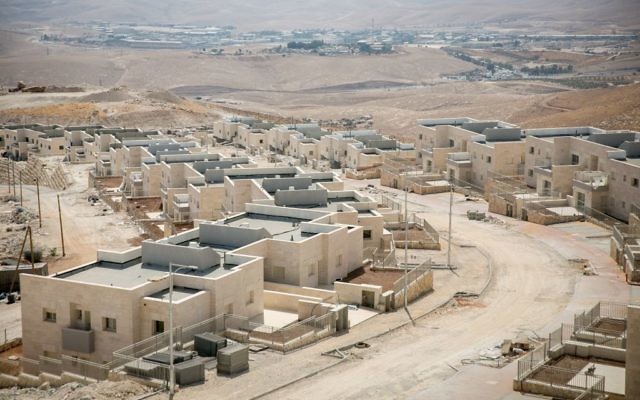 Construction de nouveaux logements dans l'implantation israélienne de Kfar Adumim, le 25 septembre 2017. (Crédit : Miriam Alster/Flash90)