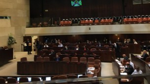 Vote de la loi interdisant les options binaires à la Knesset, le 23 octobre 2017. (Crédit : Simona Weinglass/Times of Israël)