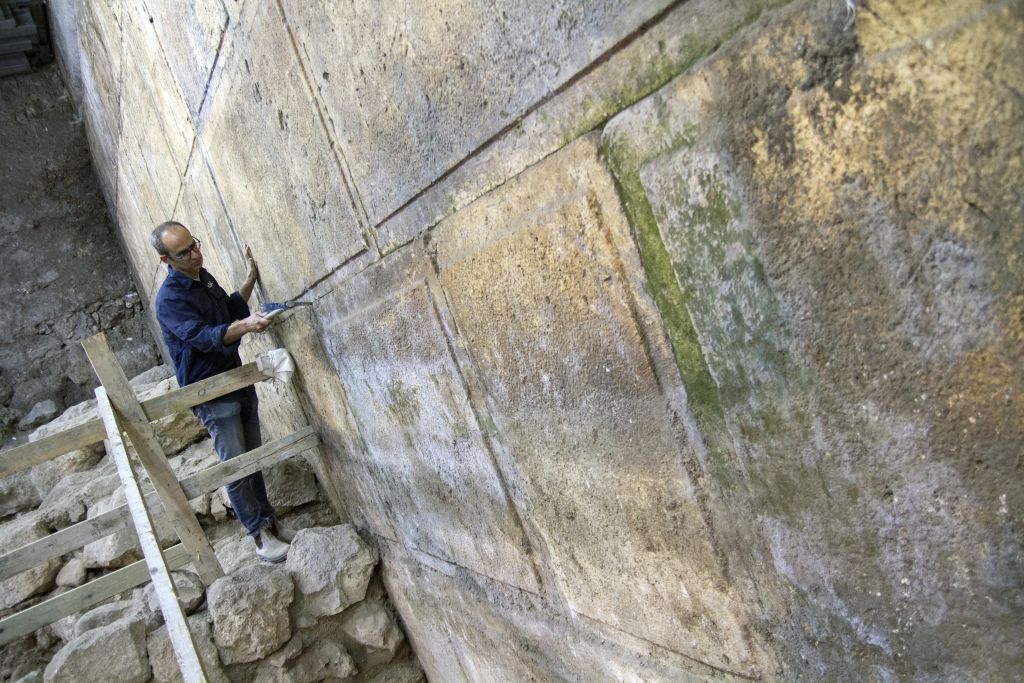 Quinze mètres du mur Occidental ont été découverts pendant les fouilles, et dévoilés en octobre 2017. (Crédit : Yaniv Berman/Autorité israélienne des Antiquités)