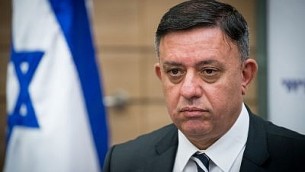 Avi Gabbay, chef du parti travailliste, à une réunion de faction à la Knesset le 30 octobre 2017 (Crédit : Yonatan Sindel / Flash90)