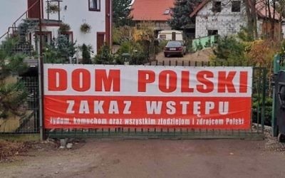 A sign outside a hostel near Wroclaw, Poland, says 'Entry forbidden to Jews, Commies and all thieves and traitors of Poland.' (Sebastian Karbowiak via the Anti-Defamation League)