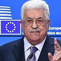 Le président de l'Autorité palestinienne, Mahmoud Abbas, s'exprime lors d'une conférence de presse avant d'assister à un Conseil des affaires étrangères de l'UE lors du Conseil européen de Bruxelles du 22 janvier 2018. (EMMANUEL DUNAND / AFP)