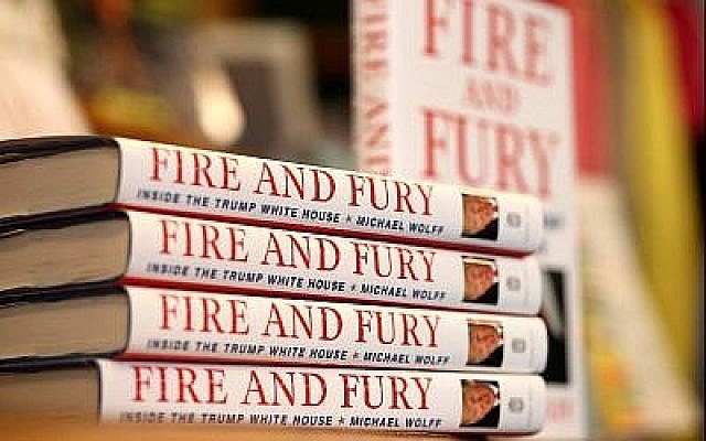 Des exemplaires du livre "Fire and Fury" de l'auteur Michael Wolff sont exposés sur une étagère à Book Passage le 5 janvier 2018, à Corte Madera, en Californie (Justin Sullivan / Getty Images / AFP)