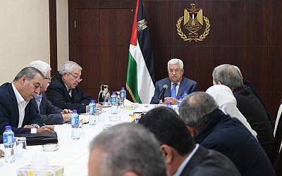 Le président de l'Autorité palestinienne Mahmoud Abbas dirige la réunion du Comité central le 25 novembre 2017 (Osama Falah / WAFA)