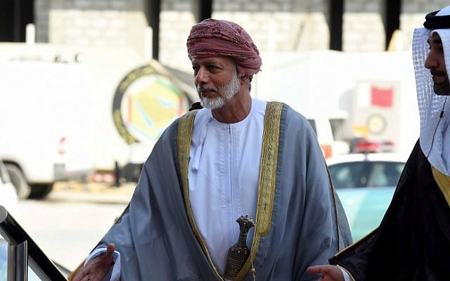 Le ministre des Affaires étrangères omanais Yussef bin Alawi arrive pour assister à la 136e réunion ordinaire du Conseil de coopération du Golfe (CCG), le 15 septembre 2015, dans la capitale saoudienne Riyad. (AFP Photo/Fayez Nureldine)