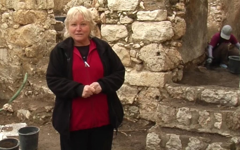 L'archéologue Eilat Mazar à l'Ophel Excavations 2018 à Jérusalem. (Capture d'écran YouTube)
