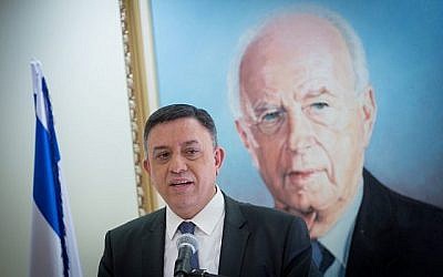 Le chef de l'Union sioniste Avi Gabbay, lors d'une réunion de faction au Parlement israélien le 12 février 2018. (Miriam Alster/Flash90)